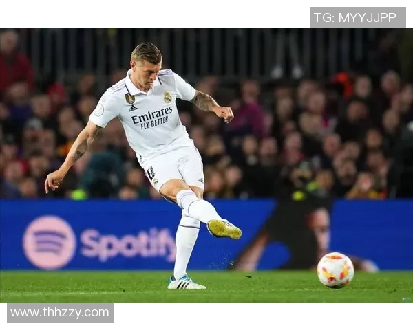 克罗斯在足球世界中的传奇之路与对现代比赛的深远影响分析