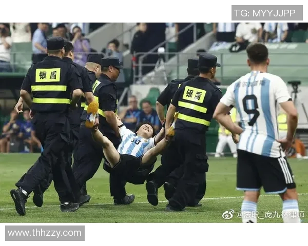 多特蒙德球迷暴力事件引发欧冠禁赛处罚及高额罚款