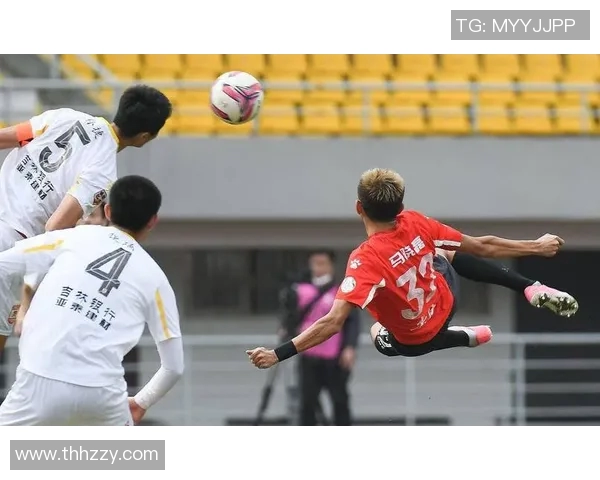 广岛三箭迎战福冈黄蜂争夺联赛关键三分全力以赴展现球队风采