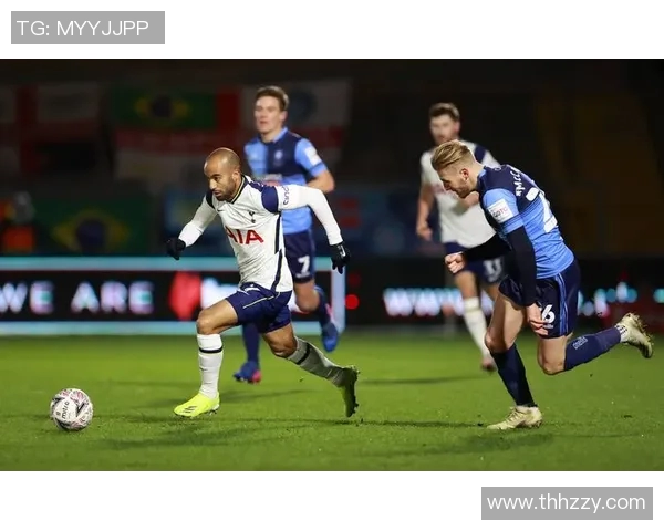 西汉姆联与热刺激战正酣谁能在英超赛场上笑到最后