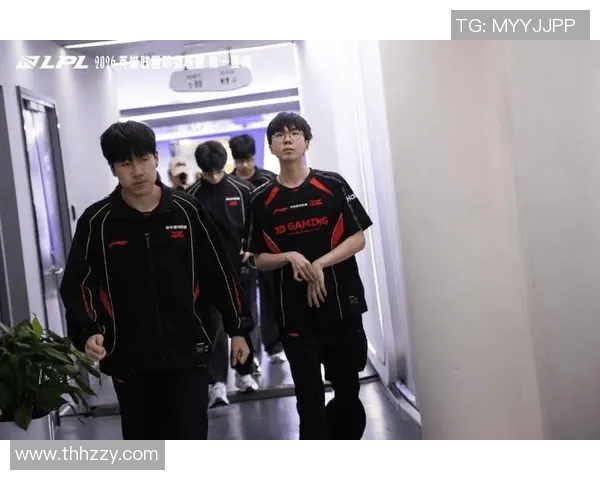 赛后复盘：深入剖析JDG与WE对决中的战术与策略运用